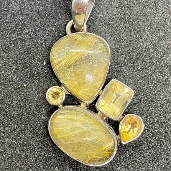 Pendant - Picture 2 of 3